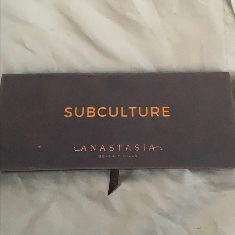 Anastasia Beverly Hilo’s subculture palette
